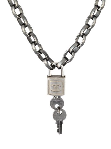 chanel collar hombre